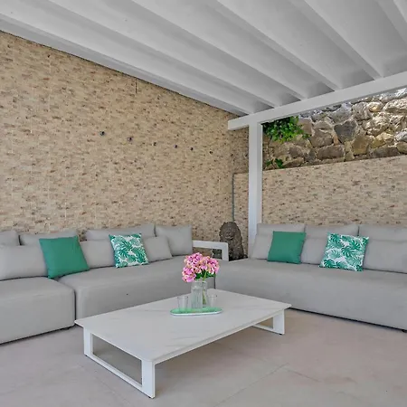 Banus - Luxury 6 Bed Villa *
