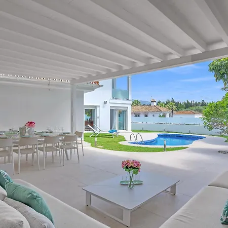 Banus - Luxury 6 Bed Villa Marbella