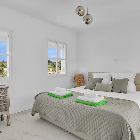 Banus - Luxury 6 Bed By Finest